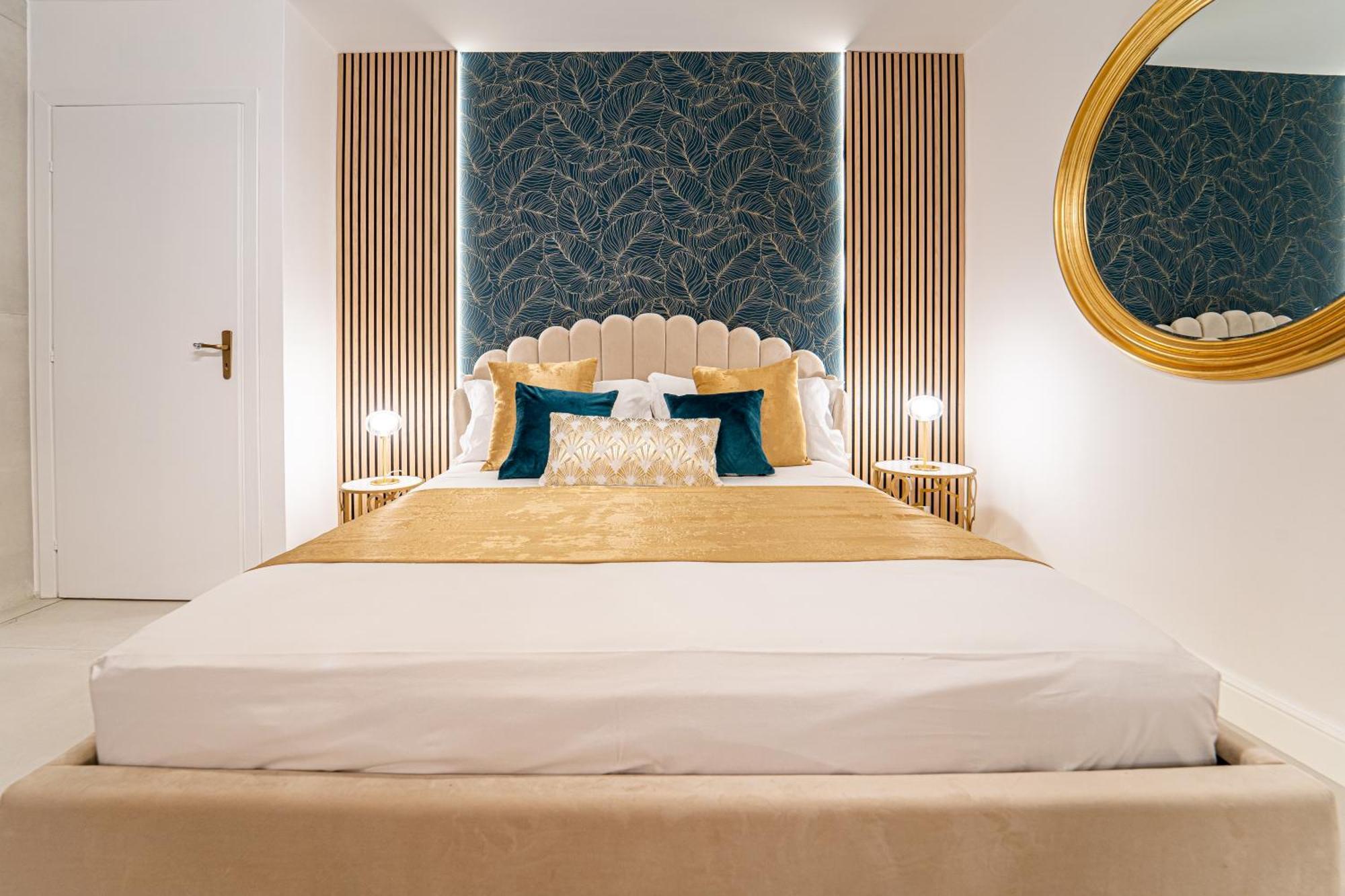 Johnny'S Suites Taormina Beach Bay Exteriör bild