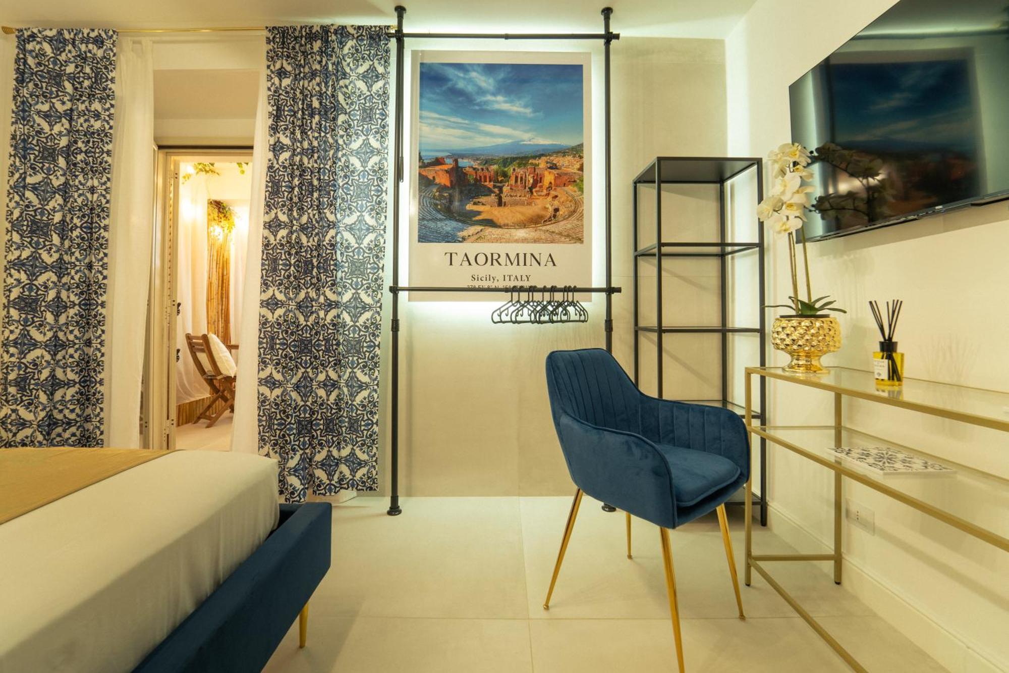 Johnny'S Suites Taormina Beach Bay Exteriör bild