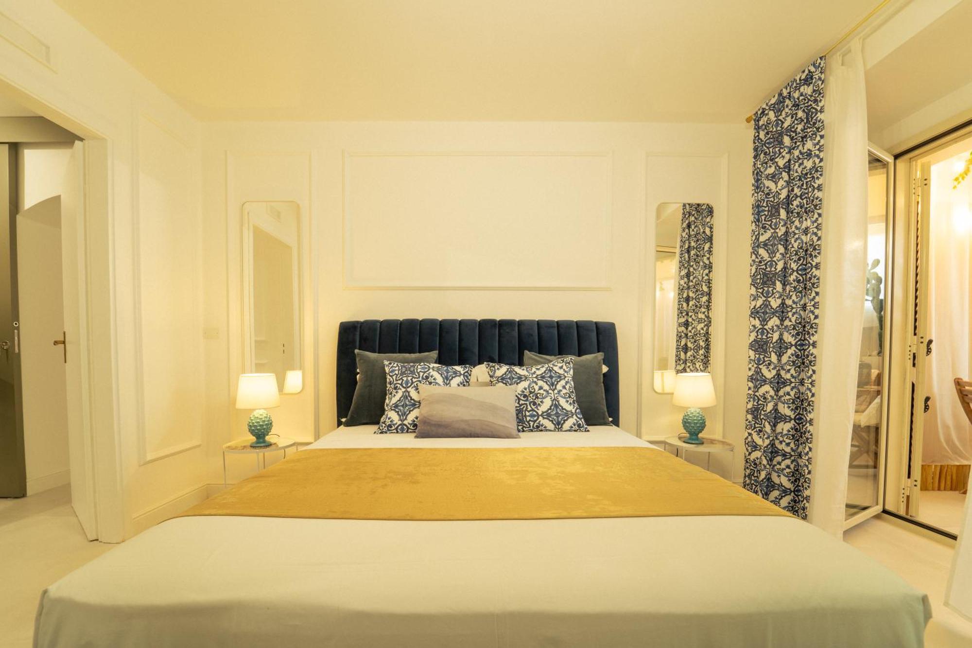 Johnny'S Suites Taormina Beach Bay Exteriör bild