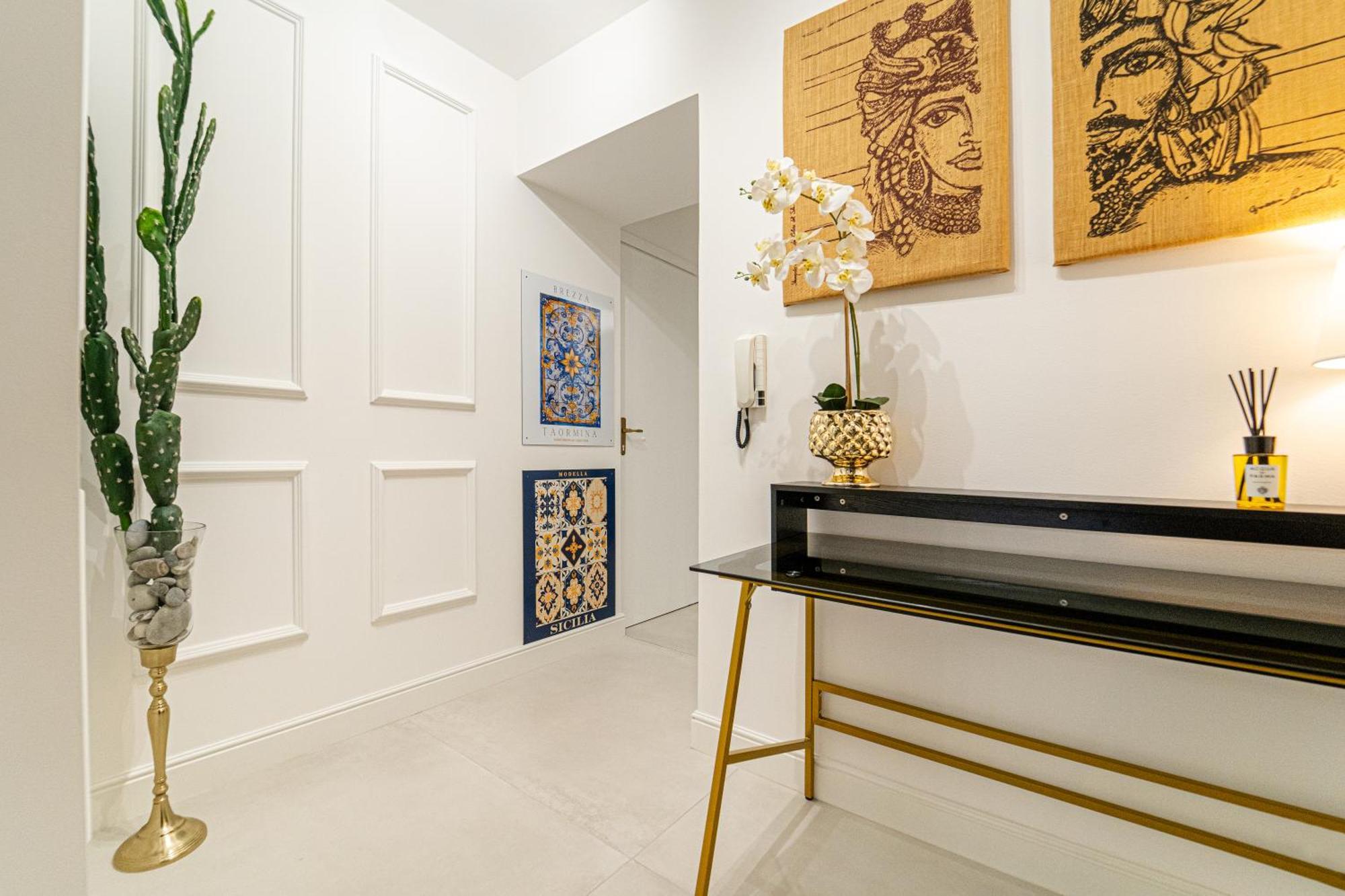 Johnny'S Suites Taormina Beach Bay Exteriör bild