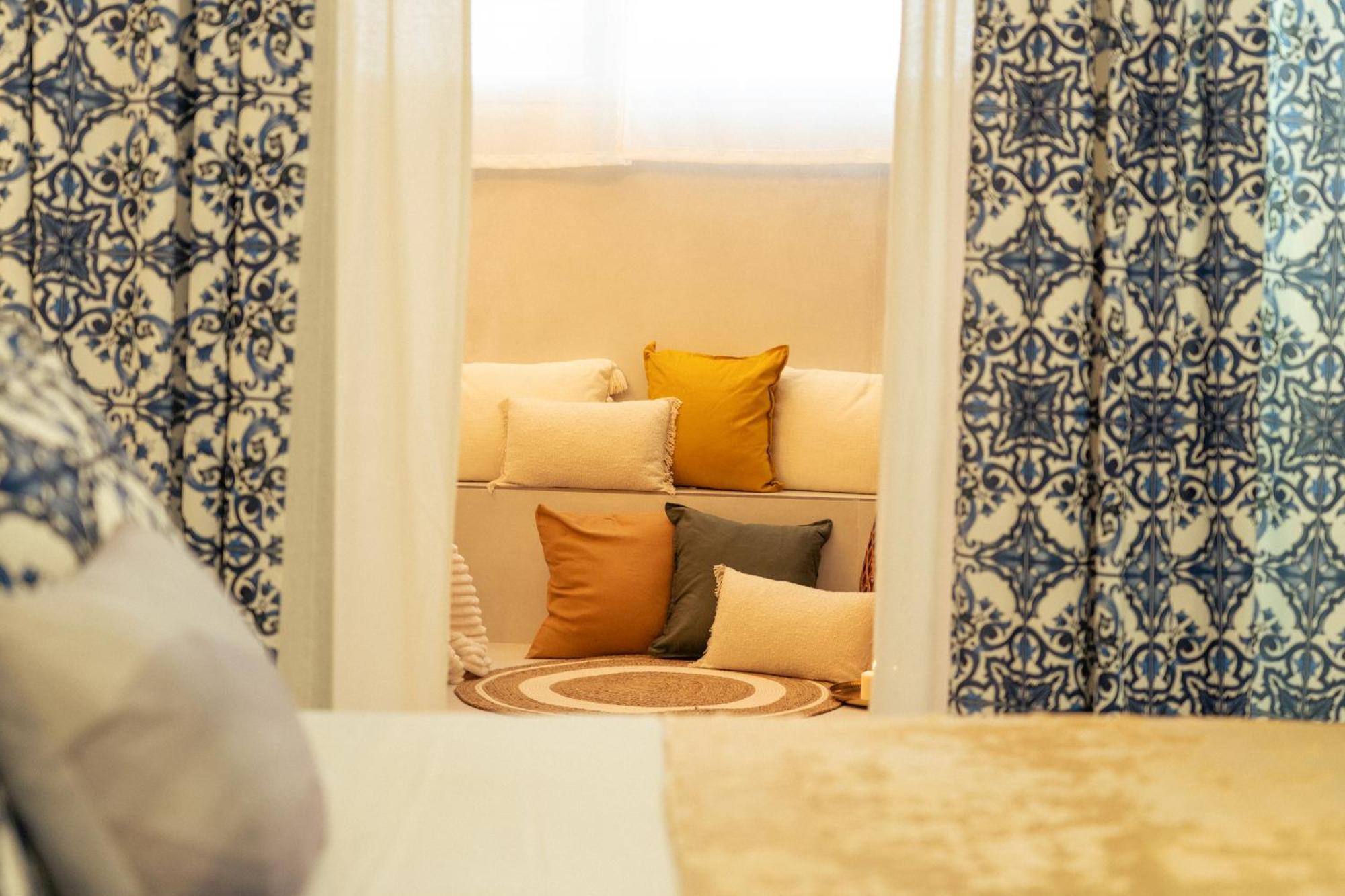 Johnny'S Suites Taormina Beach Bay Exteriör bild